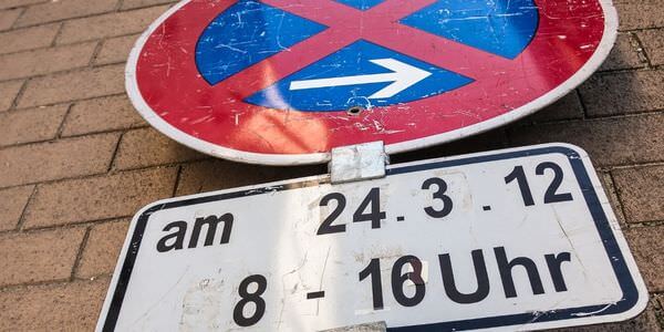 Mobiles Halteverbotsschild mit Zusatzschild für Datum und Uhrzeit – Halteverbotszone Calw